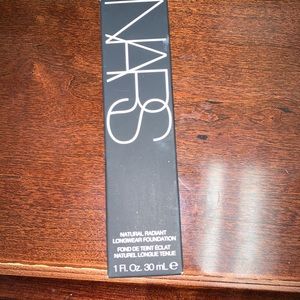 Nars Natural Radiant Longwear Foundation